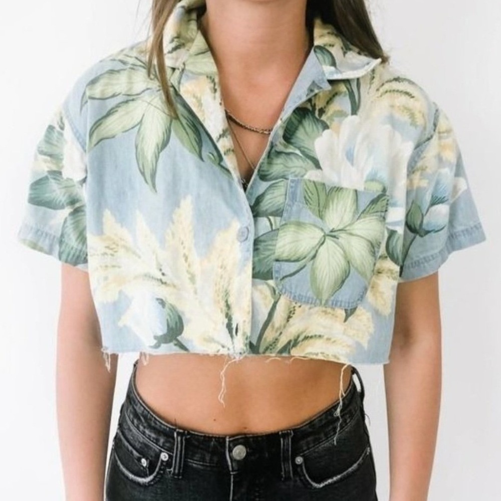 Liz Claiborne Lizwear Tropical Floral Cropped Button Down Shirt Blue Green M
